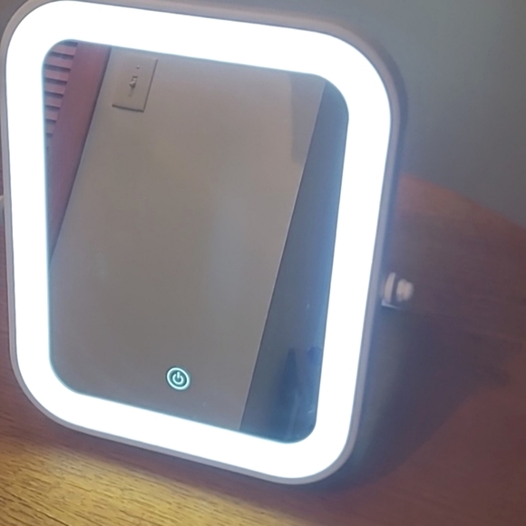 Makeup Vanity Mirror - Picture 1 of 5